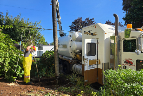 Clearset Hydrovac tech prepping for water line repairs with daylighting and holding tank pumping